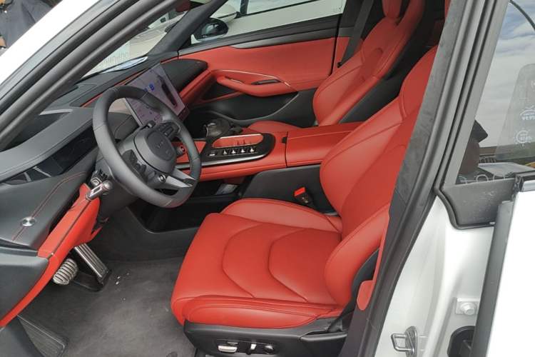 Used Xiaomi Auto SU7 2024 Four-Wheel Drive Ultra-Long Range Advanced Intelligent Driving Max Edition Left Front Seat