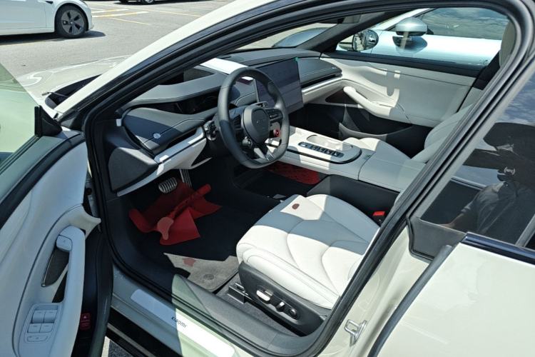 Used Xiaomi Auto SU7 2024 Four-Wheel Drive Ultra-Long Range Advanced Intelligent Driving Max Edition Left Front Seat