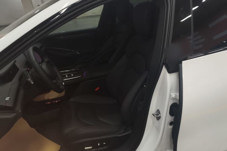 Used Xiaomi Auto SU7 2024 Rear-Drive Ultra-Long Range Advanced Pro-Level Intelligent Driving Version Left Front Seat