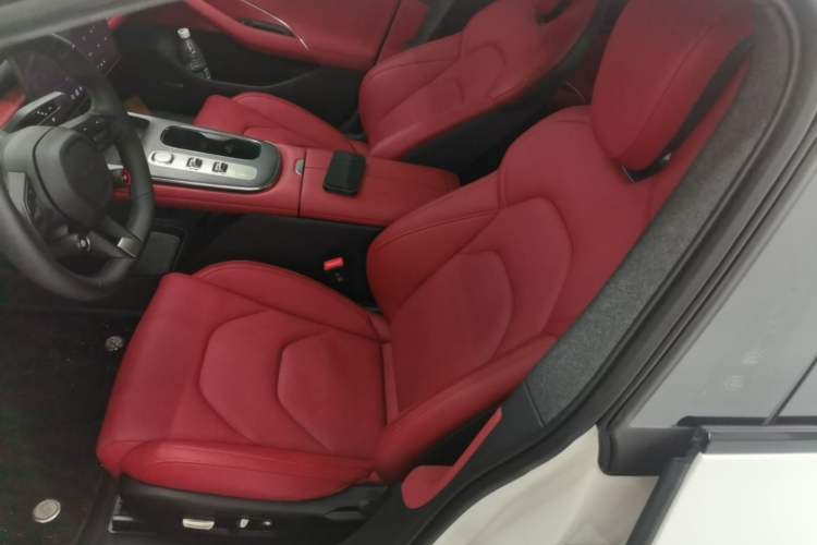 Used Xiaomi Auto SU7 2024 Rear-Drive Long-Range Intelligent Driving Version Left Front Seat