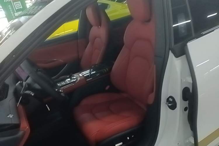 Used Xiaomi Auto SU7 2024 Rear-Drive Ultra-Long Range Advanced Pro-Level Intelligent Driving Version Left Front Seat