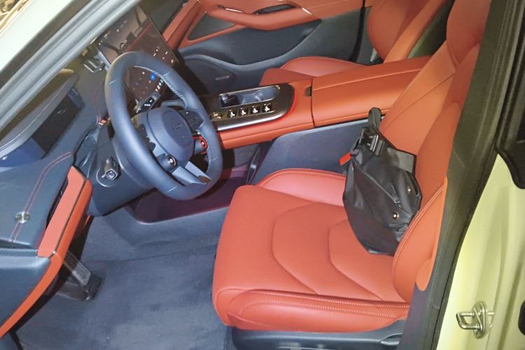 Used Xiaomi Auto SU7 2024 Four-Wheel Drive Ultra-Long Range Advanced Intelligent Driving Max Edition Left Front Seat