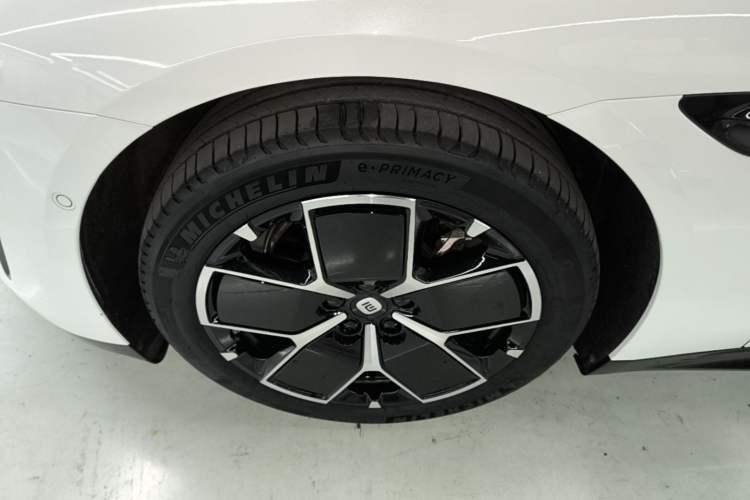 Used Xiaomi Auto SU7 2024 Rear-Drive Long-Range Intelligent Driving Version Left Front Wheel Hub