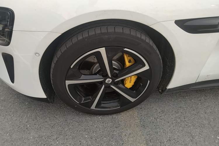 Used Xiaomi Auto SU7 2024 Four-Wheel Drive Ultra-Long Range Advanced Intelligent Driving Max Edition Left Front Wheel Hub