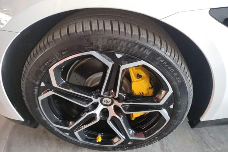 Used Xiaomi Auto SU7 2024 Rear-Drive Long-Range Intelligent Driving Version Left Front Wheel Hub