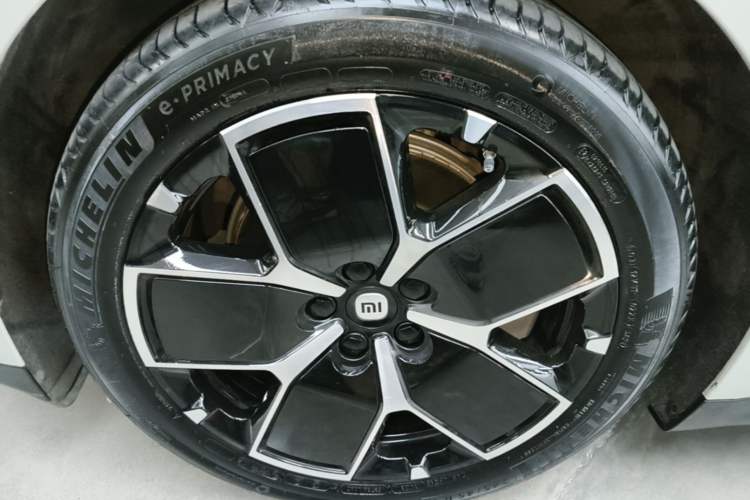 Used Xiaomi Auto SU7 2024 Four-Wheel Drive Ultra-Long Range Advanced Intelligent Driving Max Edition Left Front Wheel Hub