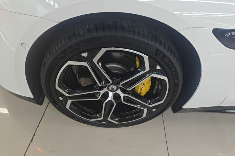 Used Xiaomi Auto SU7 2024 Rear-Drive Long-Range Intelligent Driving Version Left Front Wheel Hub