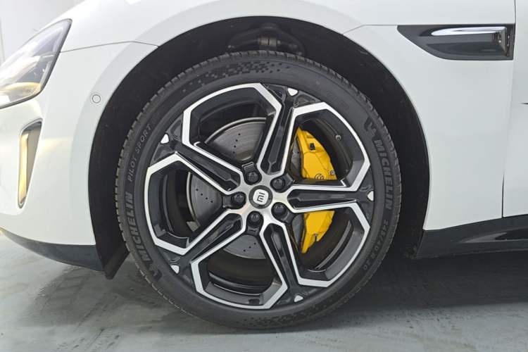 Used Xiaomi Auto SU7 2024 Rear-Drive Long-Range Intelligent Driving Version Left Front Wheel Hub