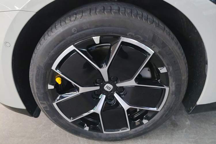 Used Xiaomi Auto SU7 2024 Rear-Drive Long-Range Intelligent Driving Version Left Front Wheel Hub