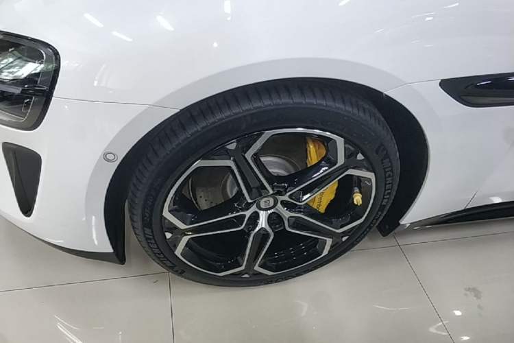 Used Xiaomi Auto SU7 2024 Four-Wheel Drive Ultra-Long Range Advanced Intelligent Driving Max Edition Left Front Wheel Hub