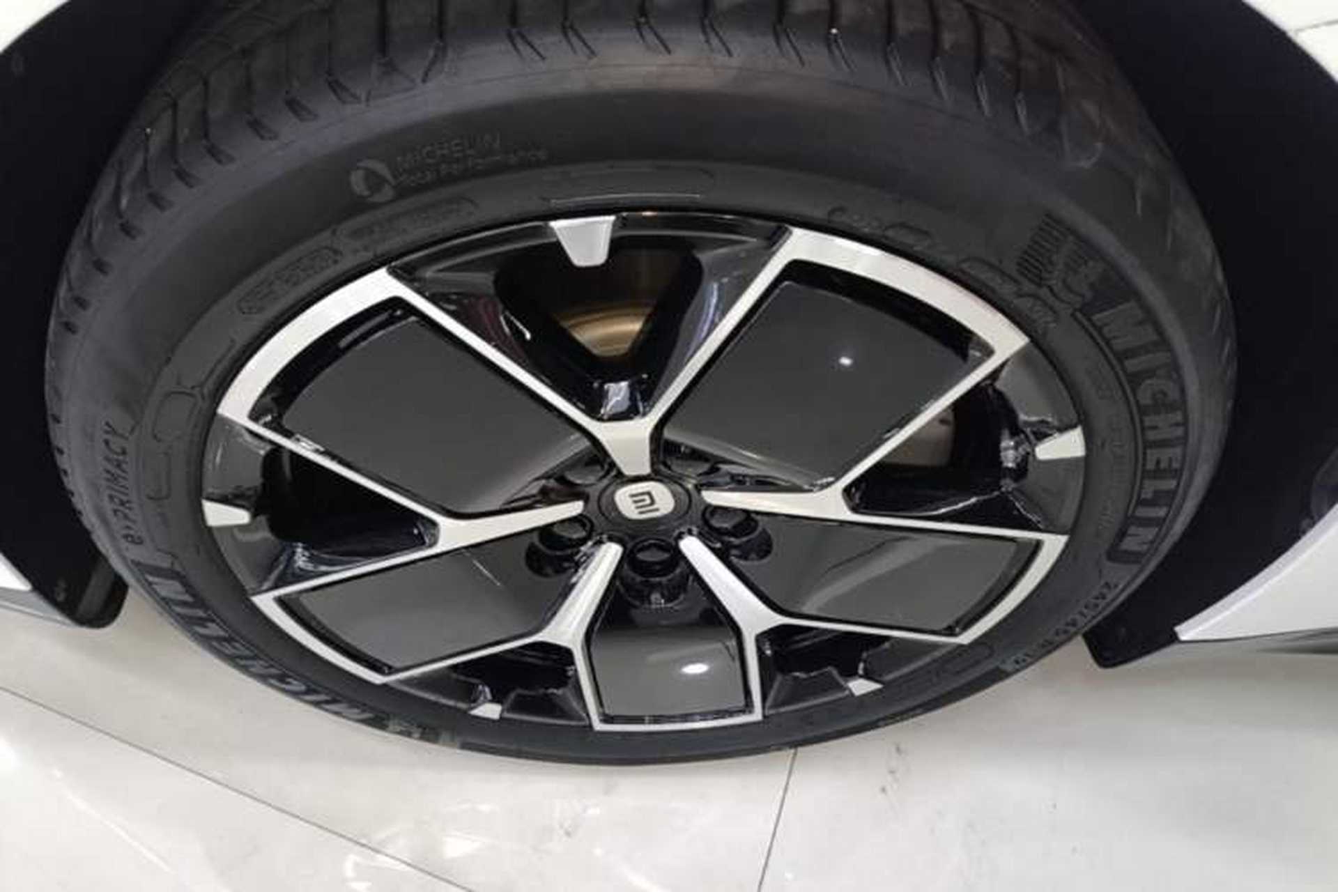 Used Xiaomi Auto SU7 2024 Rear-Drive Ultra-Long Range Advanced Pro-Level Intelligent Driving Version Left Front Wheel Hub