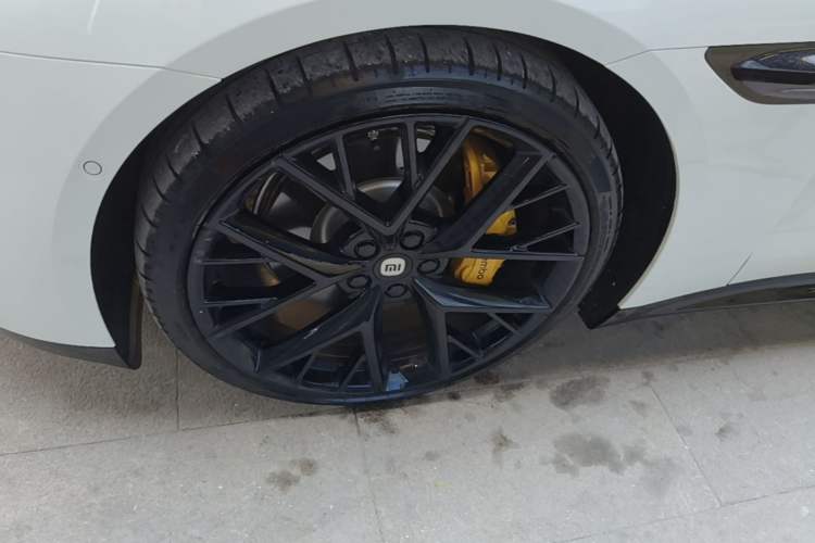 Used Xiaomi Auto SU7 2024 Four-Wheel Drive Ultra-Long Range Advanced Intelligent Driving Max Edition Left Front Wheel Hub