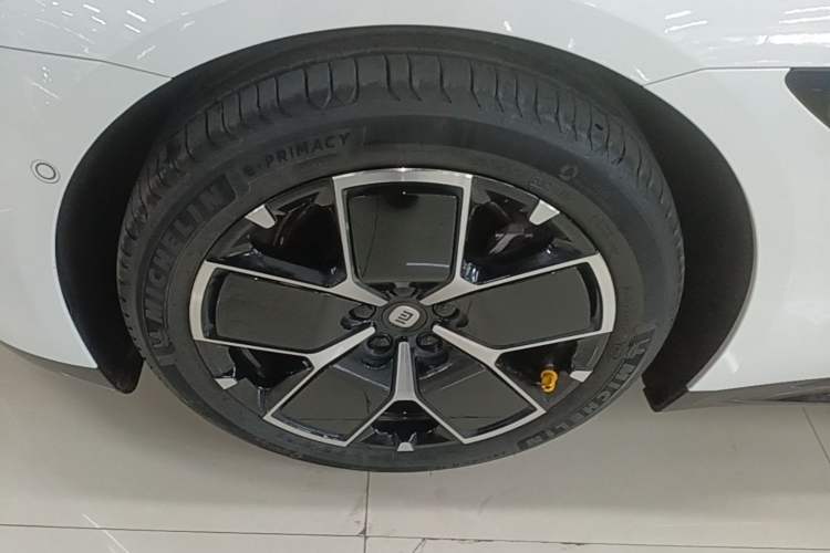 Used Xiaomi Auto SU7 2024 Rear-Drive Long-Range Intelligent Driving Version Left Front Wheel Hub