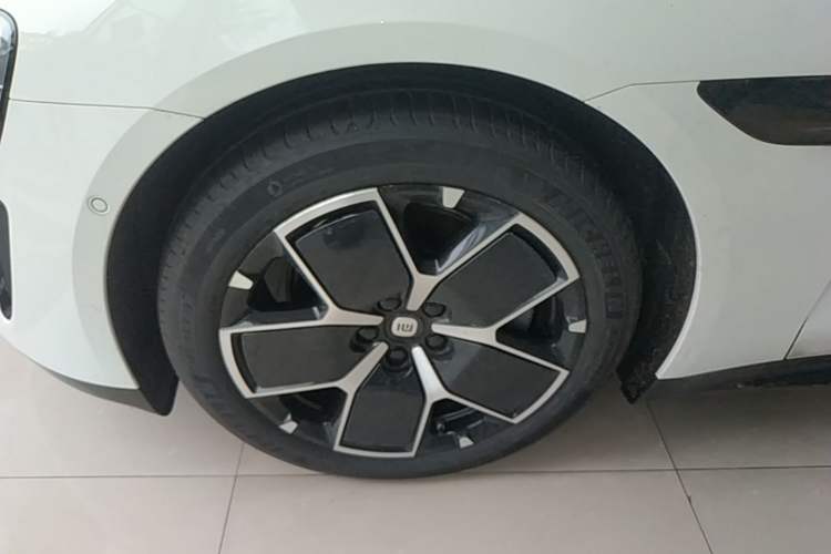 Used Xiaomi Auto SU7 2024 Rear-Drive Long-Range Intelligent Driving Version Left Front Wheel Hub