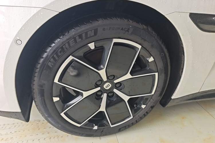 Used Xiaomi Auto SU7 2024 Rear-Drive Long-Range Intelligent Driving Version Left Front Wheel Hub