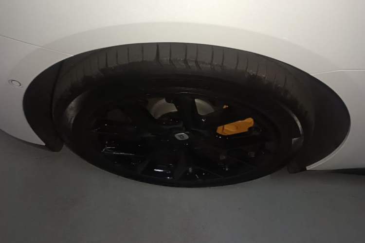 Used Xiaomi Auto SU7 2024 Rear-Drive Long-Range Intelligent Driving Version Left Front Wheel Hub