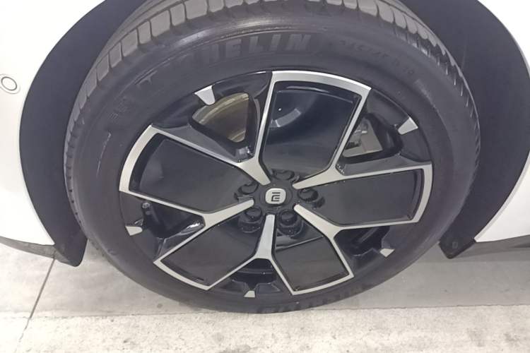 Used Xiaomi Auto SU7 2024 Rear-Drive Ultra-Long Range Advanced Pro-Level Intelligent Driving Version Left Front Wheel Hub