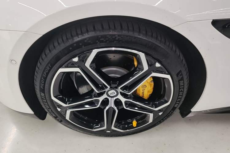 Used Xiaomi Auto SU7 2024 Four-Wheel Drive Ultra-Long Range Advanced Intelligent Driving Max Edition Left Front Wheel Hub