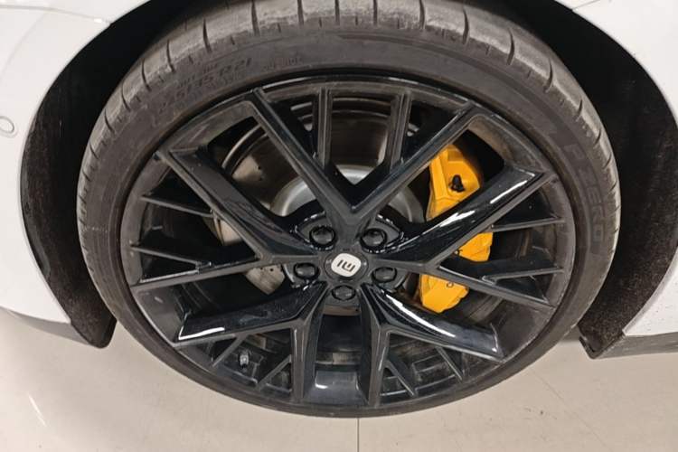 Used Xiaomi Auto SU7 2024 Four-Wheel Drive Ultra-Long Range Advanced Intelligent Driving Max Edition Left Front Wheel Hub