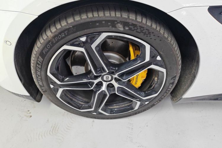 Used Xiaomi Auto SU7 2024 Four-Wheel Drive Ultra-Long Range Advanced Intelligent Driving Max Edition Left Front Wheel Hub