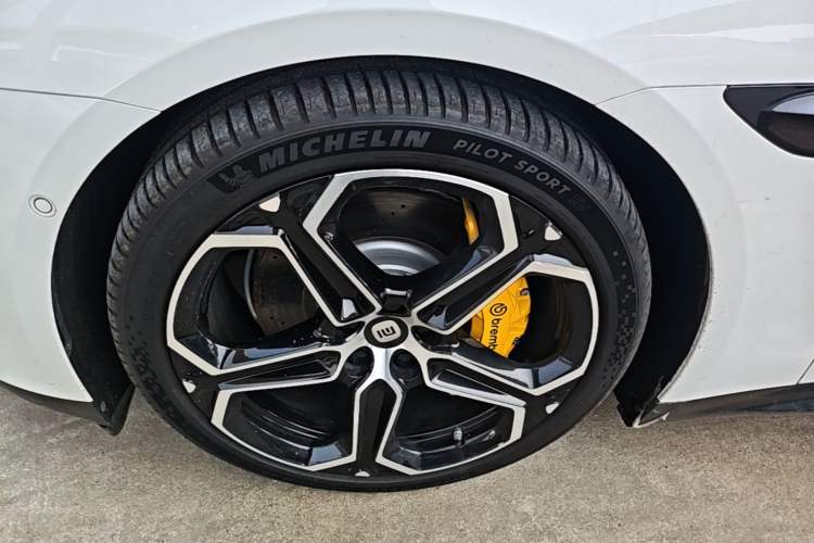 Used Xiaomi Auto SU7 2024 Four-Wheel Drive Ultra-Long Range Advanced Intelligent Driving Max Edition Left Front Wheel Hub