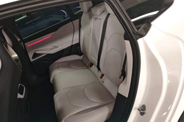 Used Xiaomi Auto SU7 2024 Four-Wheel Drive Ultra-Long Range Advanced Intelligent Driving Max Edition Left Rear Seat