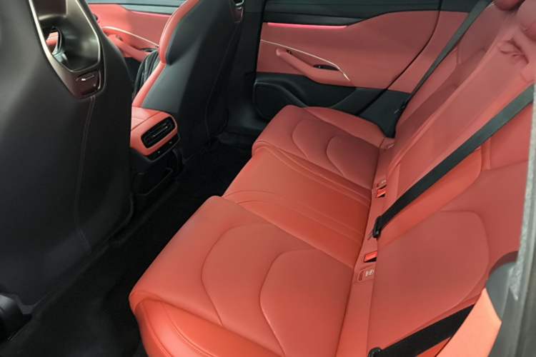 Used Xiaomi Auto SU7 2024 Rear-Drive Long-Range Intelligent Driving Version Left Rear Seat