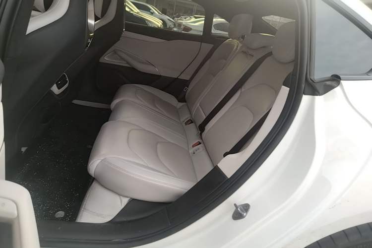 Used Xiaomi Auto SU7 2024 Four-Wheel Drive Ultra-Long Range Advanced Intelligent Driving Max Edition Left Rear Seat