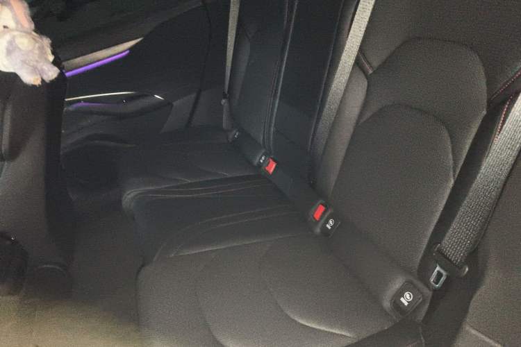 Used Xiaomi Auto SU7 2024 Four-Wheel Drive Ultra-Long Range Advanced Intelligent Driving Max Edition Left Rear Seat