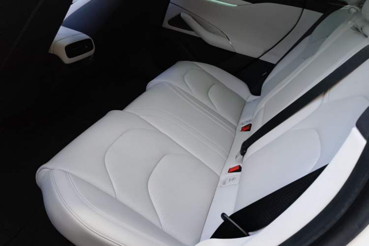 Used Xiaomi Auto SU7 2024 Four-Wheel Drive Ultra-Long Range Advanced Intelligent Driving Max Edition Left Rear Seat