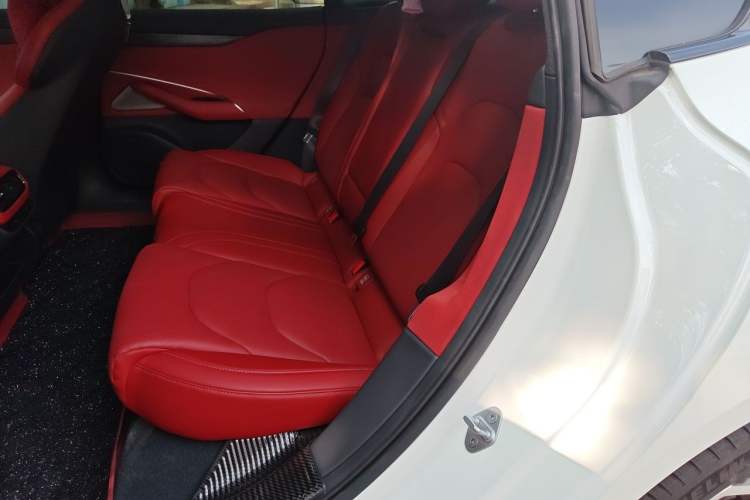 Used Xiaomi Auto SU7 2024 Rear-Drive Ultra-Long Range Advanced Pro-Level Intelligent Driving Version Left Rear Seat