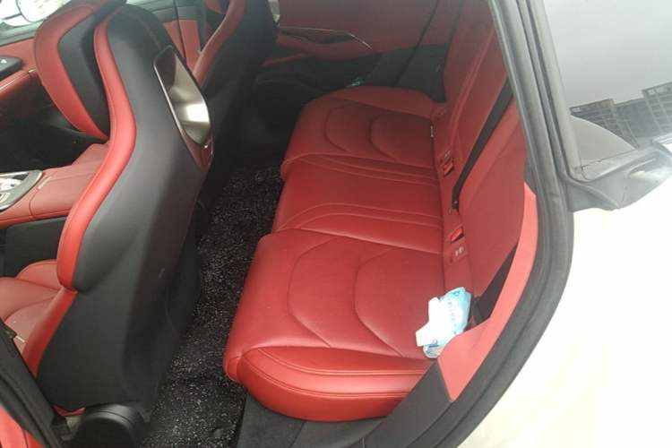 Used Xiaomi Auto SU7 2024 Four-Wheel Drive Ultra-Long Range Advanced Intelligent Driving Max Edition Left Rear Seat