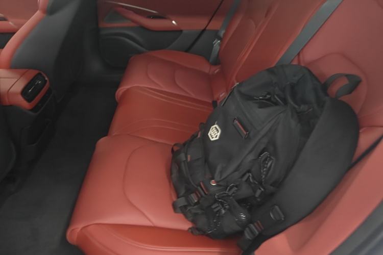 Used Xiaomi Auto SU7 2024 Rear-Drive Long-Range Intelligent Driving Version Left Rear Seat