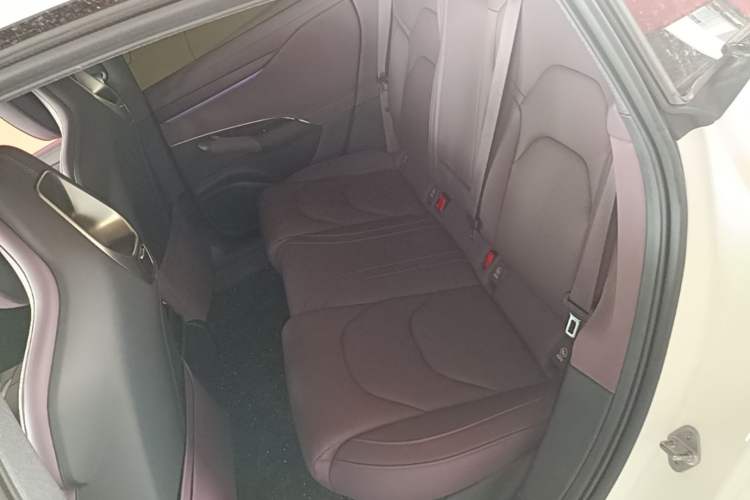 Used Xiaomi Auto SU7 2024 Rear-Drive Long-Range Intelligent Driving Version Left Rear Seat