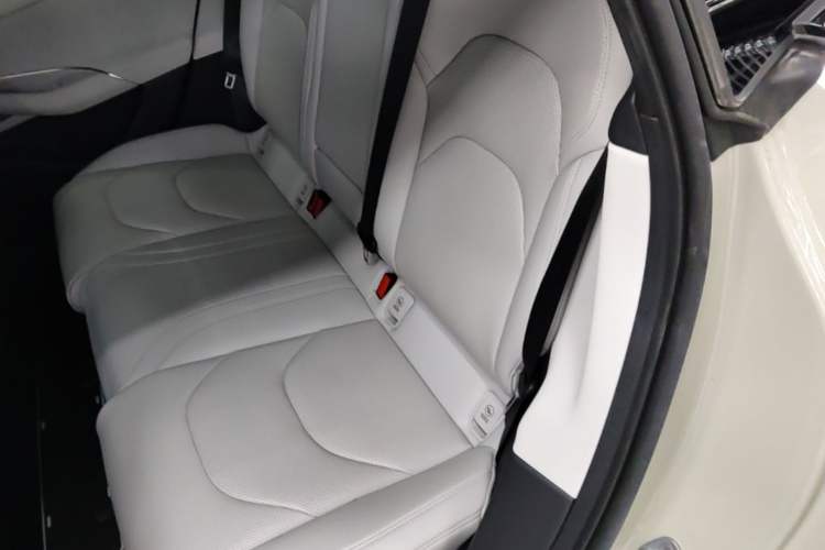 Used Xiaomi Auto SU7 2024 Four-Wheel Drive Ultra-Long Range Advanced Intelligent Driving Max Edition Left Rear Seat