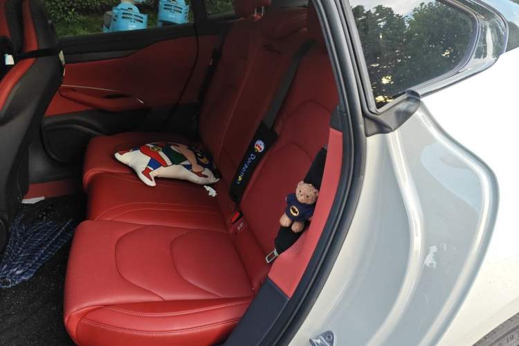 Used Xiaomi Auto SU7 2024 Rear-Drive Long-Range Intelligent Driving Version Left Rear Seat