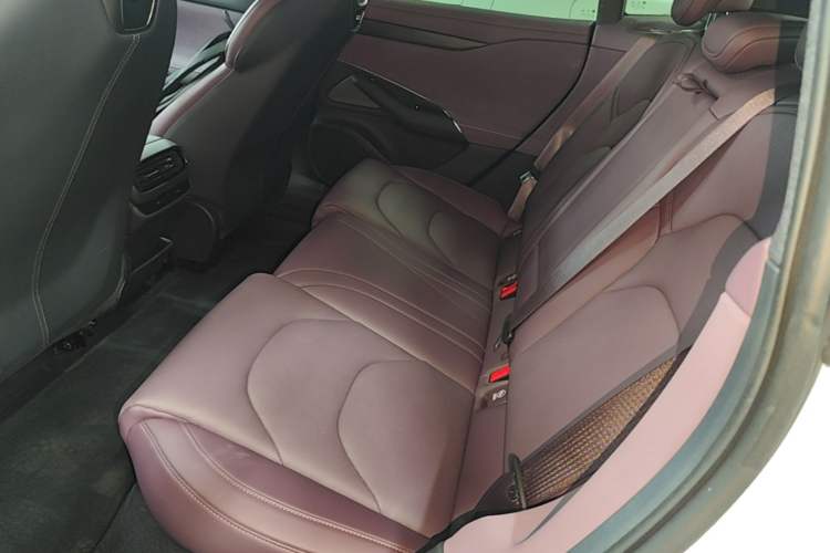 Used Xiaomi Auto SU7 2024 Rear-Drive Long-Range Intelligent Driving Version Left Rear Seat