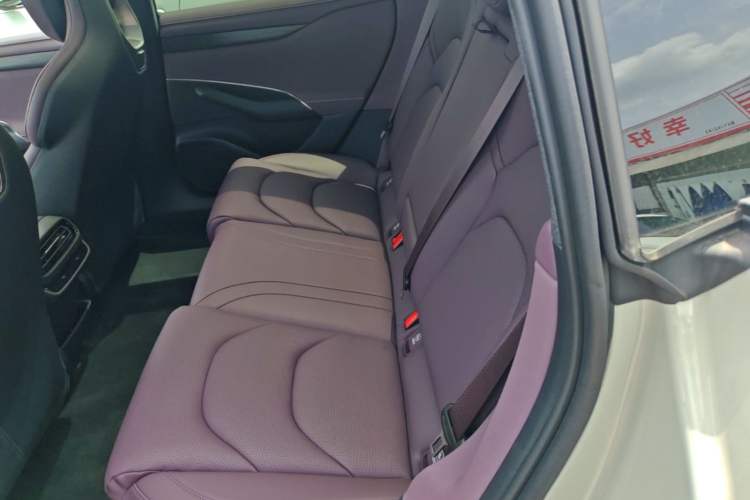 Used Xiaomi Auto SU7 2024 Rear-Drive Ultra-Long Range Advanced Pro-Level Intelligent Driving Version Left Rear Seat