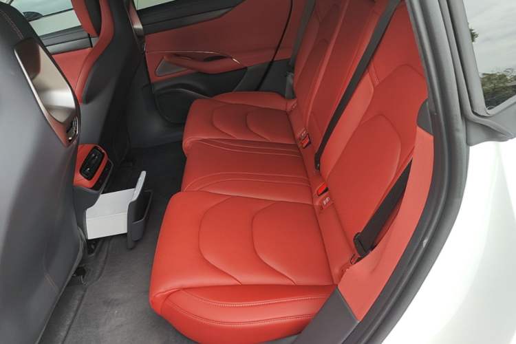 Used Xiaomi Auto SU7 2024 Four-Wheel Drive Ultra-Long Range Advanced Intelligent Driving Max Edition Left Rear Seat