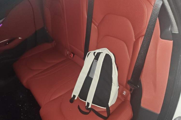Used Xiaomi Auto SU7 2024 Rear-Drive Long-Range Intelligent Driving Version Left Rear Seat