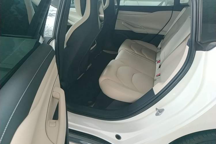 Used Xiaomi Auto SU7 2024 Rear-Drive Long-Range Intelligent Driving Version Left Rear Seat