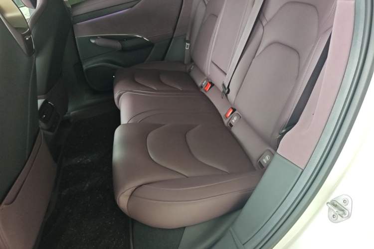 Used Xiaomi Auto SU7 2024 Rear-Drive Long-Range Intelligent Driving Version Left Rear Seat