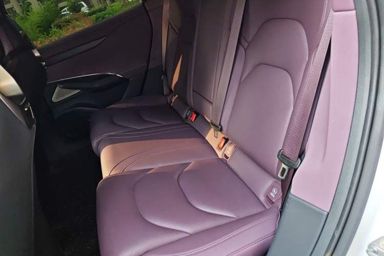 Used Xiaomi Auto SU7 2024 Four-Wheel Drive Ultra-Long Range Advanced Intelligent Driving Max Edition Left Rear Seat