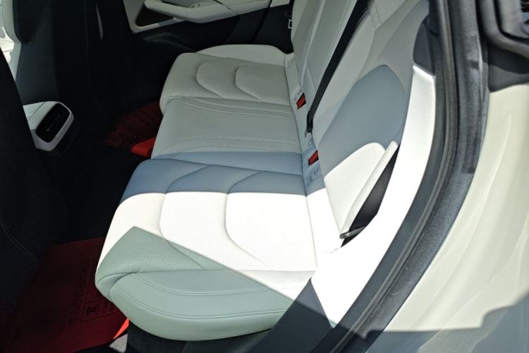 Used Xiaomi Auto SU7 2024 Four-Wheel Drive Ultra-Long Range Advanced Intelligent Driving Max Edition Left Rear Seat