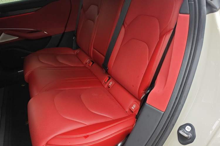 Used Xiaomi Auto SU7 2024 Rear-Drive Long-Range Intelligent Driving Version Left Rear Seat