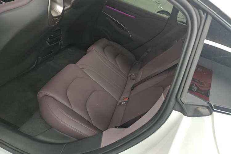 Used Xiaomi Auto SU7 2024 Rear-Drive Long-Range Intelligent Driving Version Left Rear Seat
