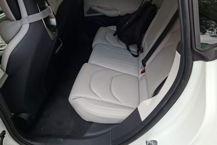Used Xiaomi Auto SU7 2024 Rear-Drive Ultra-Long Range Advanced Pro-Level Intelligent Driving Version Left Rear Seat