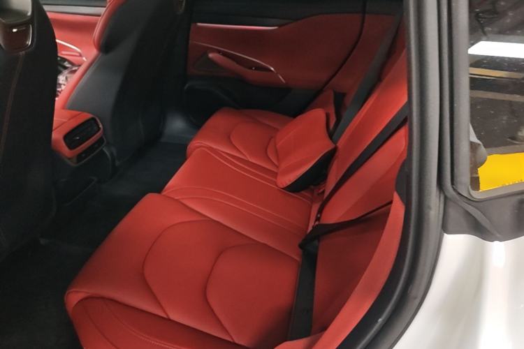 Used Xiaomi Auto SU7 2024 Four-Wheel Drive Ultra-Long Range Advanced Intelligent Driving Max Edition Left Rear Seat