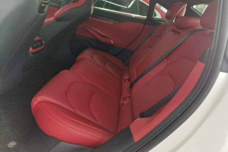 Used Xiaomi Auto SU7 2024 Rear-Drive Long-Range Intelligent Driving Version Left Rear Seat