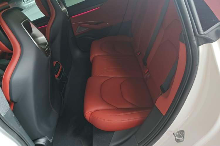 Used Xiaomi Auto SU7 2024 Rear-Drive Long-Range Intelligent Driving Version Left Rear Seat